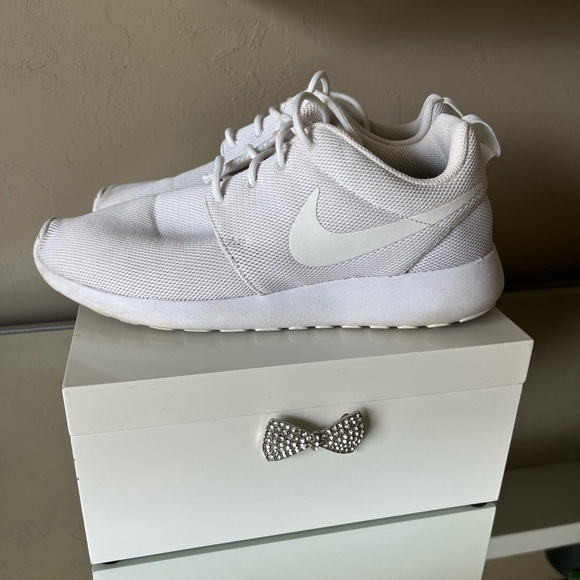 Nike White Roshe 1 Sneakers • Size Women’s 8 - Picture 3 of 9